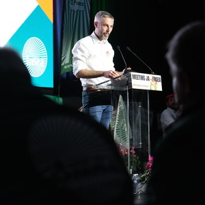 Quentin Le Guilloux lors de son allocution au meeting des élections chambres d'agriculture.