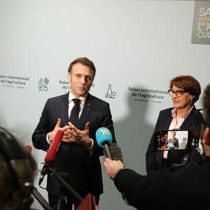 Le président Emmanuel Macron lors du micro tendu au salon de l'agriculture, samedi 22 février 2025.