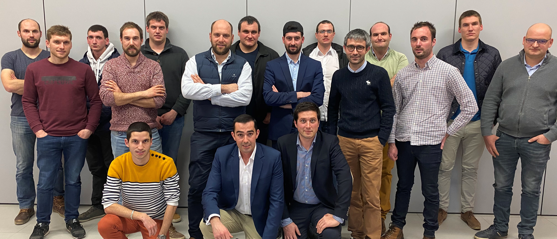 Photo de groupe du nouveau conseil d'administration des Jeunes Agriculteurs du Loiret