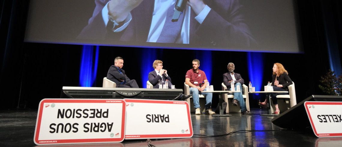 Les intervenants à la table ronde. 