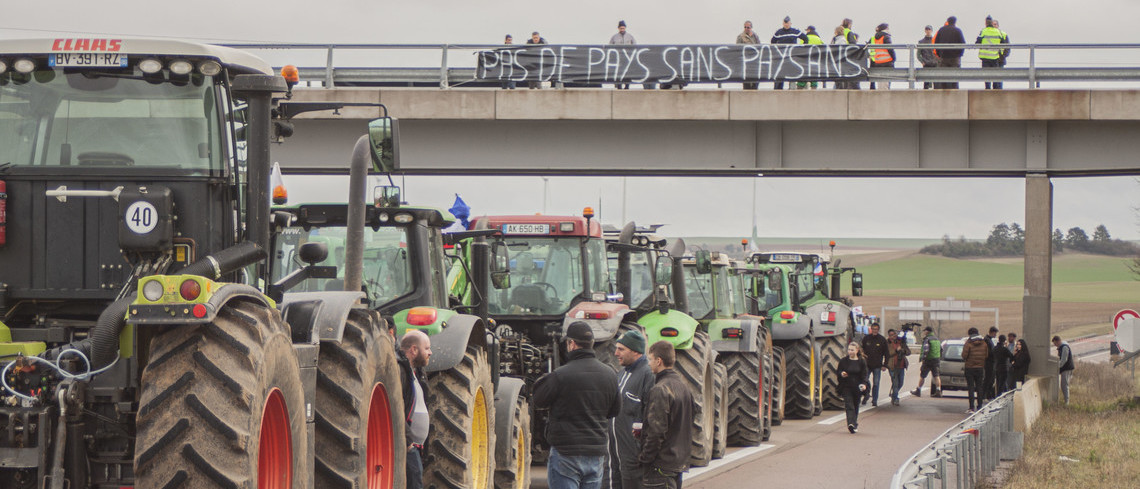 Les agriculteurs avaient rendez-vous sur l'A6 au niveau de Nitry (89).